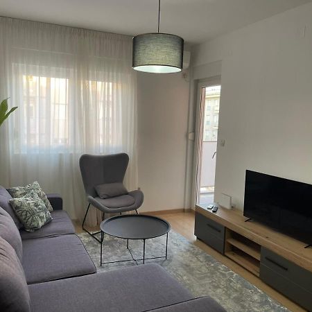 פודגוריצה Aura City Apartment מראה חיצוני תמונה