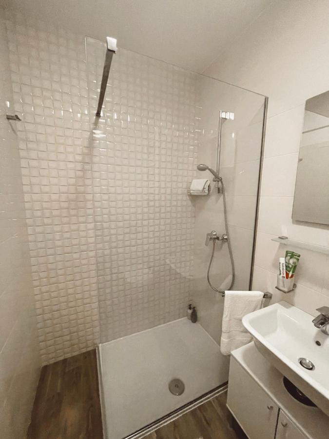פודגוריצה Aura City Apartment מראה חיצוני תמונה