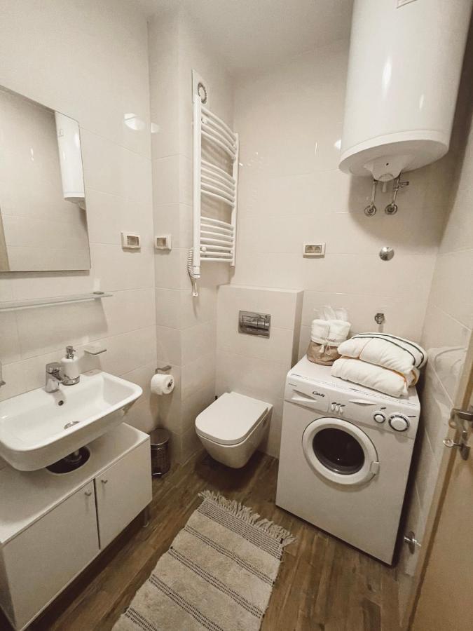 פודגוריצה Aura City Apartment מראה חיצוני תמונה