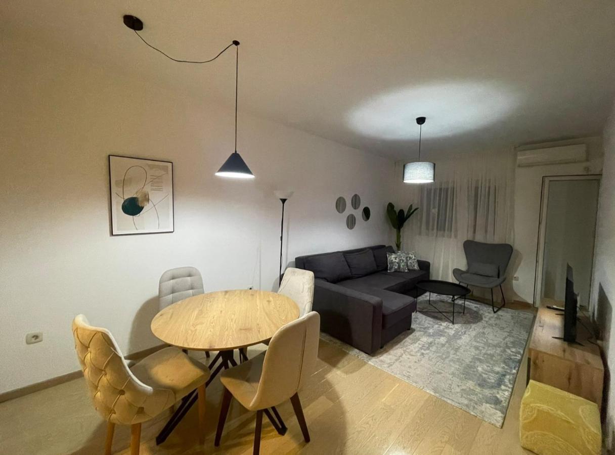 פודגוריצה Aura City Apartment מראה חיצוני תמונה