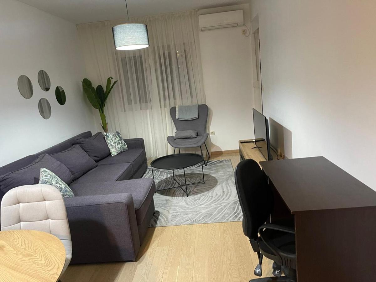 פודגוריצה Aura City Apartment מראה חיצוני תמונה